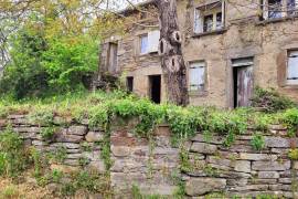 Pretty Small Stone House To Renovate With A Potential Of 80 M2 Of Living Space And 2 Gardens.