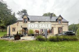 Detached Country House with Outbuilding