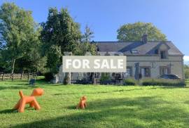 Detached Country House with Outbuilding Detached Country House with Outbuilding