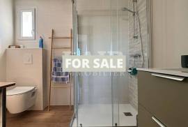 Contemporary Detached House with Garden Contemporary Detached House with Garden