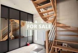 Contemporary Detached House with Garden Contemporary Detached House with Garden