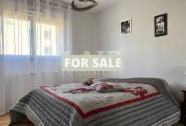 Contemporary Detached House with Garden Contemporary Detached House with Garden