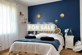 Contemporary Detached House with Garden Contemporary Detached House with Garden