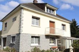 Detached House with Garden in Good Location