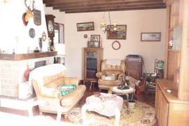 Detached House with Garden in Good Location Detached House with Garden in Good Location