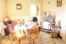 Detached House with Garden in Good Location Detached House with Garden in Good Location