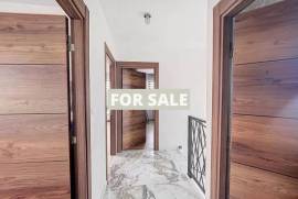 Contemporary Detached House with Garden Contemporary Detached House with Garden