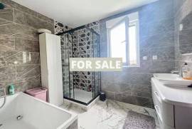 Contemporary Detached House with Garden Contemporary Detached House with Garden