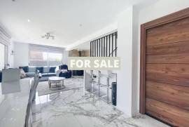 Contemporary Detached House with Garden Contemporary Detached House with Garden