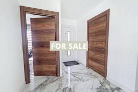 Contemporary Detached House with Garden Contemporary Detached House with Garden