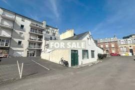 Detached House with Garden Detached House with Garden