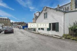 Detached House with Garden Detached House with Garden