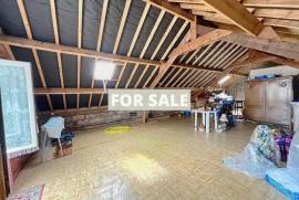 Detached House with Garden Detached House with Garden