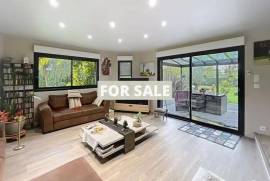 Contemporary Detached House with Pool Contemporary Detached House with Pool