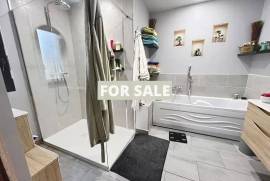 Contemporary Detached House with Pool Contemporary Detached House with Pool