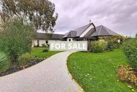 Contemporary Detached House with Pool Contemporary Detached House with Pool