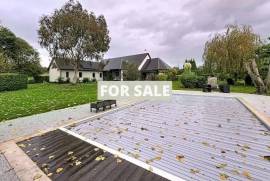 Contemporary Detached House with Pool Contemporary Detached House with Pool