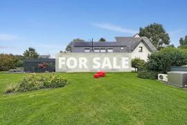 Contemporary Detached House with Pool Contemporary Detached House with Pool