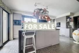 Contemporary Detached House with Pool Contemporary Detached House with Pool