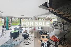 Contemporary Detached House with Pool Contemporary Detached House with Pool