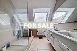 Contemporary Detached House with Pool Contemporary Detached House with Pool