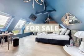 Contemporary Detached House with Pool Contemporary Detached House with Pool