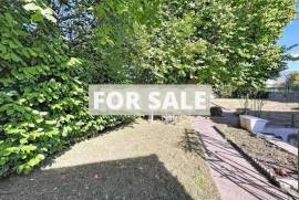 Town House with Neat Garden