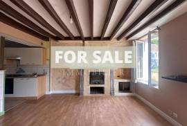 Town House with Garden and Garage