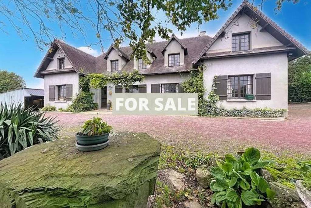Detached Country House with Outbuilding