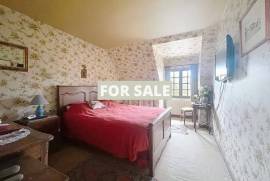 Detached Country House with Outbuilding Detached Country House with Outbuilding