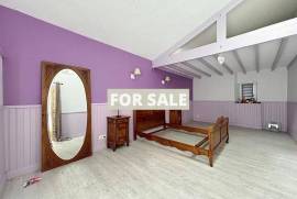 Country House with Lots More Potential Country House with Lots More Potential