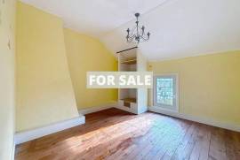 Country House with Lots More Potential Country House with Lots More Potential