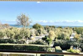 Apartment with Sea View and Private Access to Beach