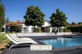 Detached Villa with Pool and Guest Accommodation