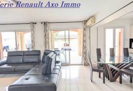 Beautiful Villa with Swimming Pool Beautiful Villa with Swimming Pool