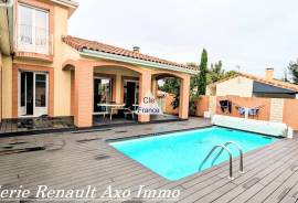 Beautiful Villa with Swimming Pool Beautiful Villa with Swimming Pool