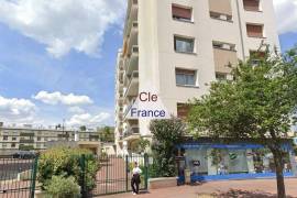 Apartment with Balcony Just East of Paris