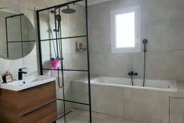 Single Storey Villa With Garden Single Storey Villa With Garden