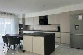 Single Storey Villa With Garden Single Storey Villa With Garden