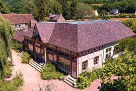 Huge Property Complex in Lots of Land Huge Property Complex in Lots of Land