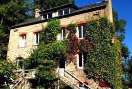 Huge Property Complex in Lots of Land