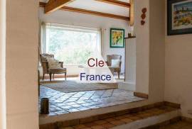 Beautiful Renovations and Original Character Beautiful Renovations and Original Character