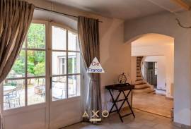 Detached Country House with Swimming Pool