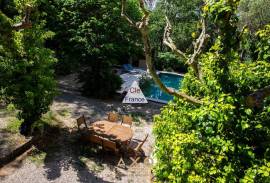 Detached Country House with Swimming Pool