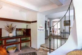 Detached Country House with Swimming Pool