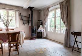 Detached Country House with Swimming Pool