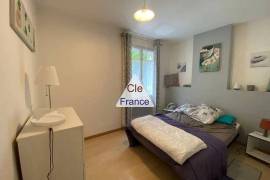 Town House with Neat Garden Town House with Neat Garden