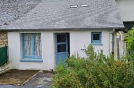 Charming Renovated Country Cottage with Outbuilding