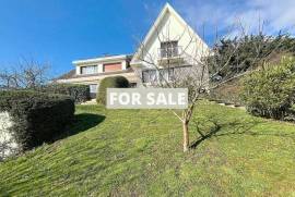 Detached House with Indoor Pool and Sea View