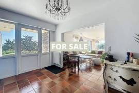 Detached House with Indoor Pool and Sea View